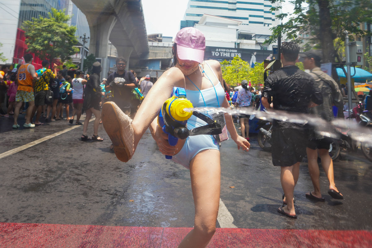 Songkran_Festival_Silom_2024_SPACEBAR_Photo02_ba2e0af09b.jpg
