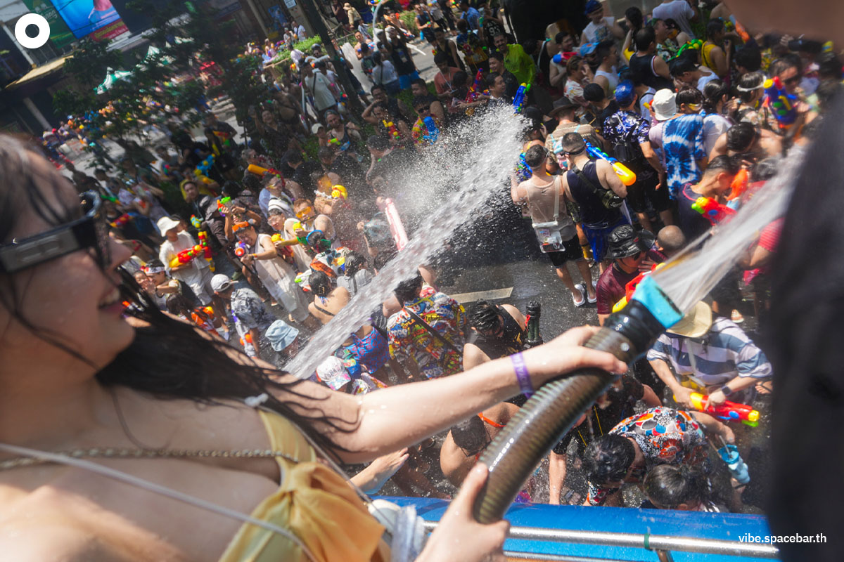 Songkran_Festival_Silom_2024_SPACEBAR_Photo12_c5d82ed9e3.jpg