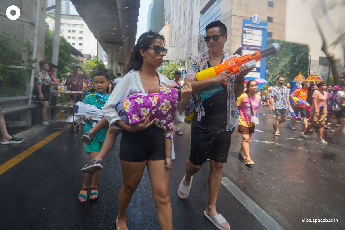 Songkran_Festival_Silom_2024_SPACEBAR_Photo13_1a72a7dbae.jpg