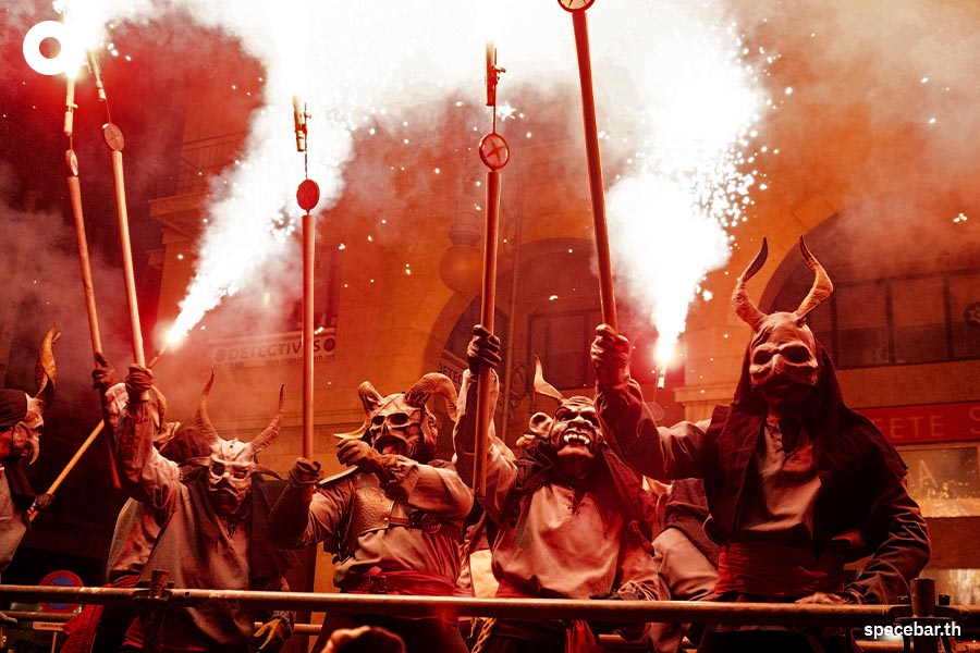Spain_Correfoc_fire_run_tradition_festival_carnival_Palma_SPACEBAR_Photo05_0e9190738c.jpeg