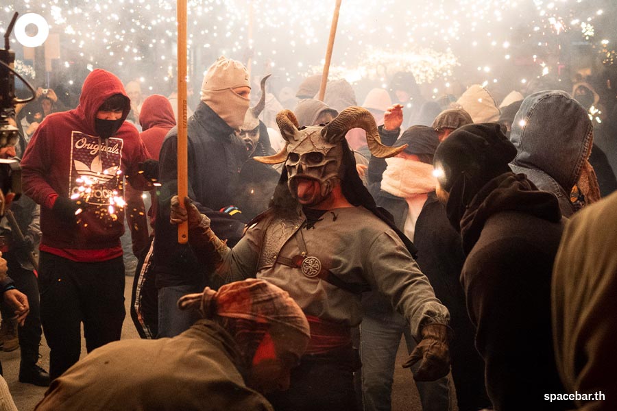 Spain_Correfoc_fire_run_tradition_festival_carnival_Palma_SPACEBAR_Photo06_f35cf7ae37.jpeg