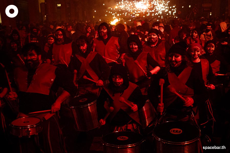 Spain_Correfoc_fire_run_tradition_festival_carnival_Palma_SPACEBAR_Photo09_909935880e.jpeg