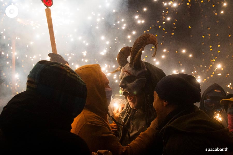 Spain_Correfoc_fire_run_tradition_festival_carnival_Palma_SPACEBAR_Photo10_0f6702531e.jpeg