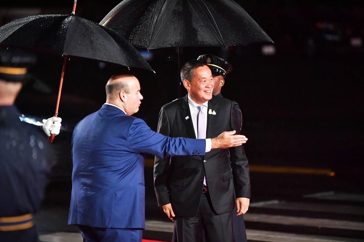 Srettha_sat_next_to_Biden_at_the_APEC_leaders_dinner_SPACEBAR_Photo02_9e94a3f6ed.jpg