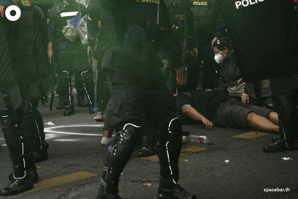 Stop_APEC_March_Police_Batter_SPACEBAR_Photo09_cff45698e3.jpeg