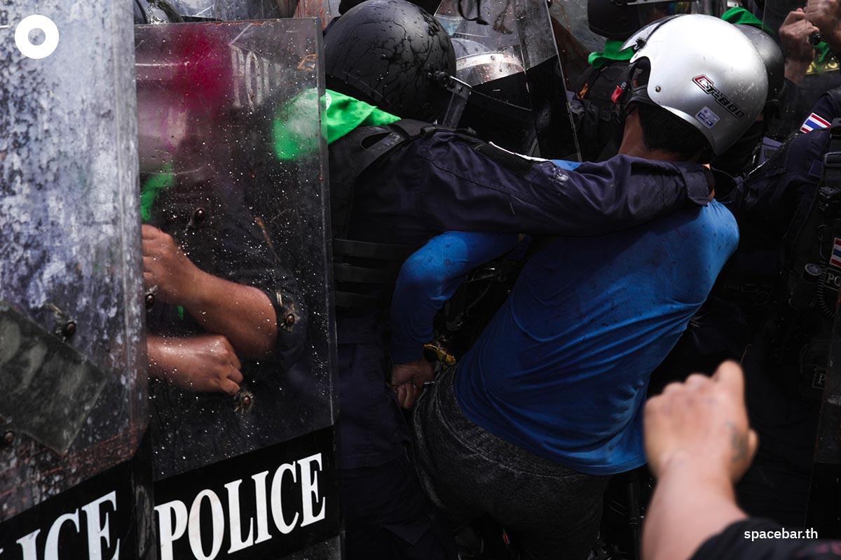 Stop_APEC_Prayut_Giyotin_Sao_Chingcha_March_SPACEBAR_Photo12_635f00c573.jpeg