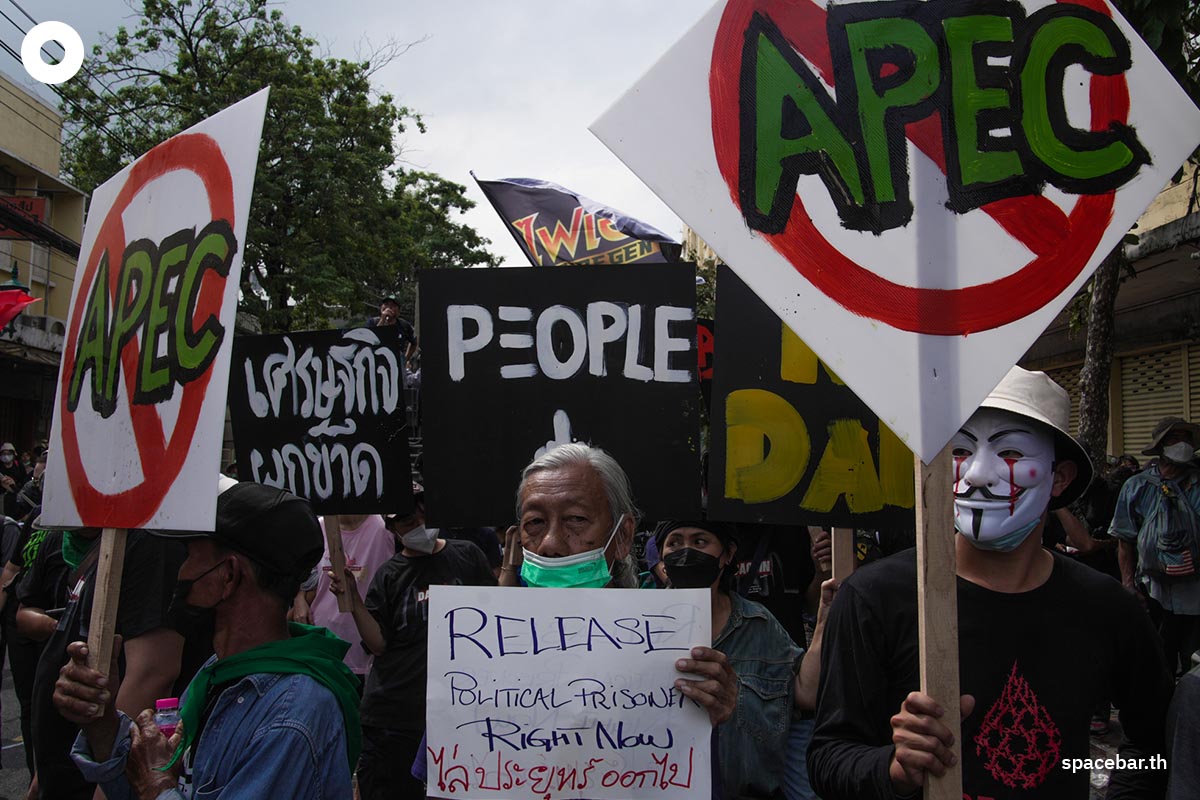 Stop_APEC_Prayut_Giyotin_Sao_Chingcha_March_SPACEBAR_Photo13_be2f429fe5.jpeg