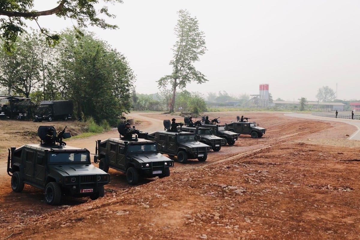 Thai_soldiers_fortify_the_Thai_Myanmar_border_SPACEBAR_Photo01_a000e1a396.jpg