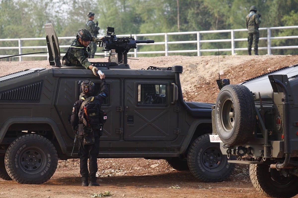 Thai_soldiers_fortify_the_Thai_Myanmar_border_SPACEBAR_Photo03_4728c92ae6.jpg