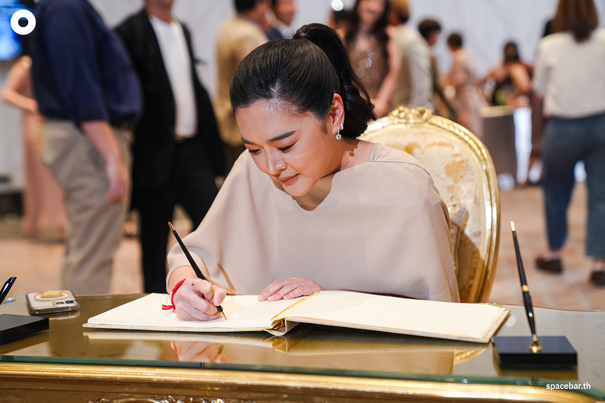 Thaksin_and_Pita_at_the_wedding_SPACEBAR_Photo13_10028a1c8f.jpg