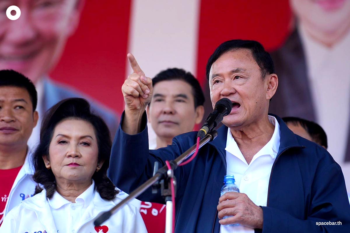 Thaksin_gives_a_speech_on_the_Chiang_Rai_Provincial_Administrative_Organization_President_s_stage_SPACEBAR_Photo00_e2dde6a6cd.jpg