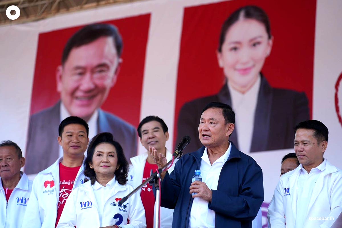 Thaksin_gives_a_speech_on_the_Chiang_Rai_Provincial_Administrative_Organization_President_s_stage_SPACEBAR_Photo01_b4170400b3.jpg