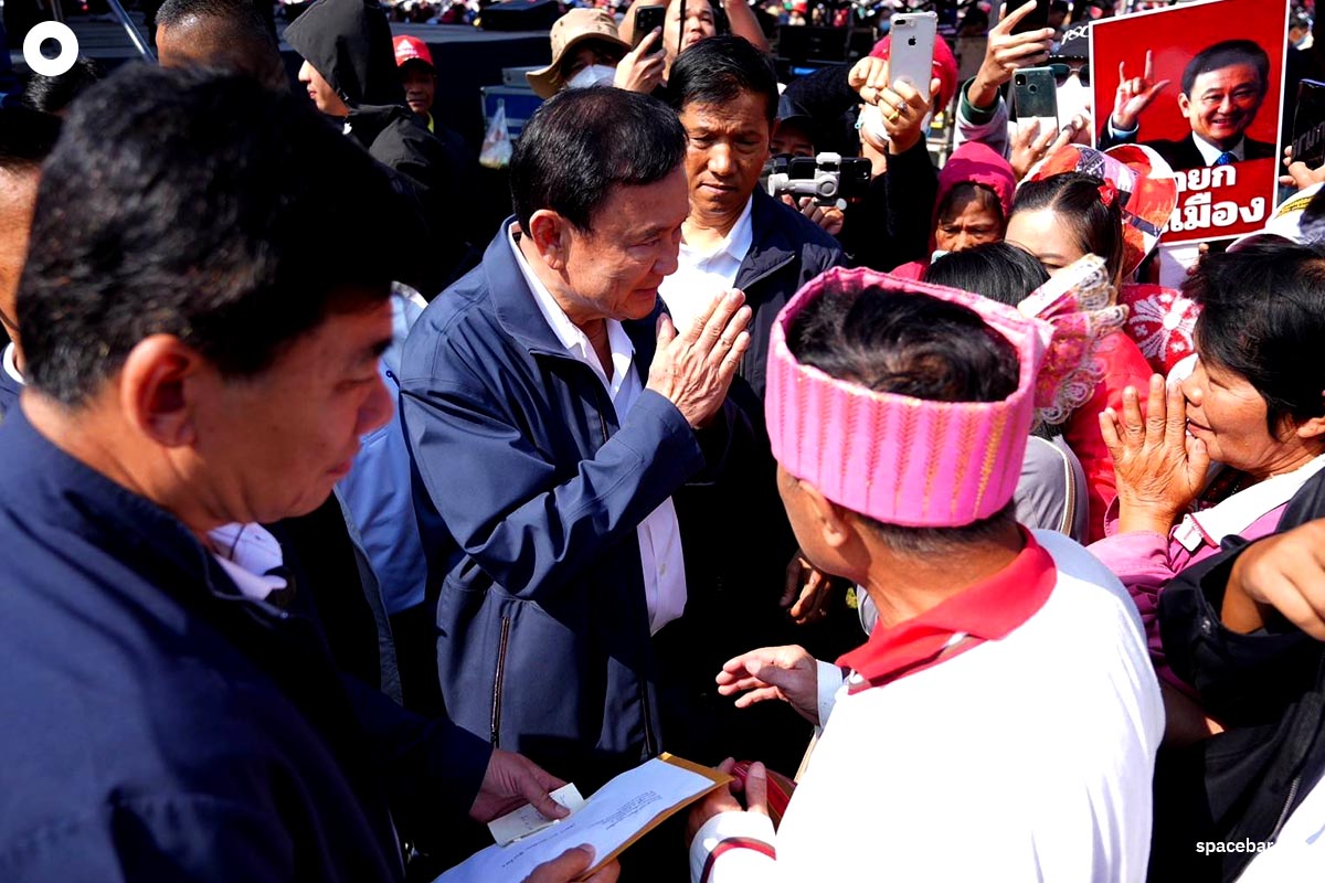 Thaksin_gives_a_speech_on_the_Chiang_Rai_Provincial_Administrative_Organization_President_s_stage_SPACEBAR_Photo03_884cdef51a.jpg