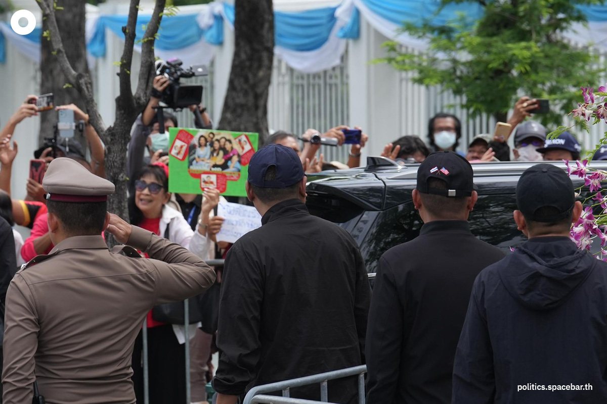 Thaksin_went_to_the_Supreme_Court_SPACEBAR_Photo03_ecaae9a18a.jpeg