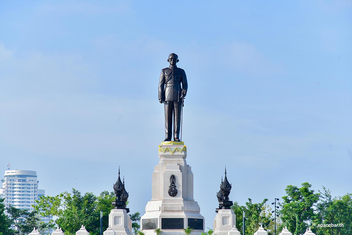 The_Prime_Minister_leads_the_Cabinet_in_laying_a_wreath_on_Navamindra_Maharat_Day_13_October_2024_SPACEBAR_Photo03_cb82eee454.jpg