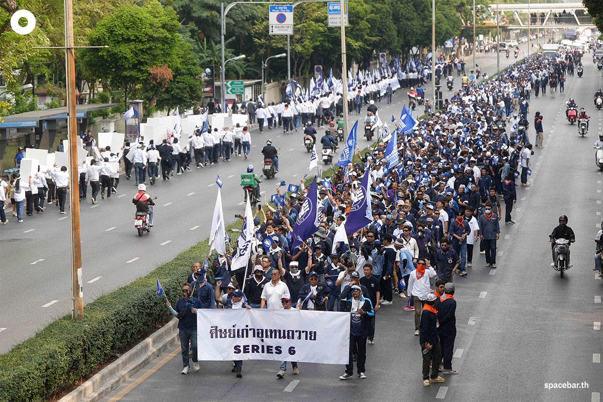 Uthen_Thawai_joins_forces_March_protesting_the_move_of_the_campus_area_SPACEBAR_Photo01_bc4335a165.jpg