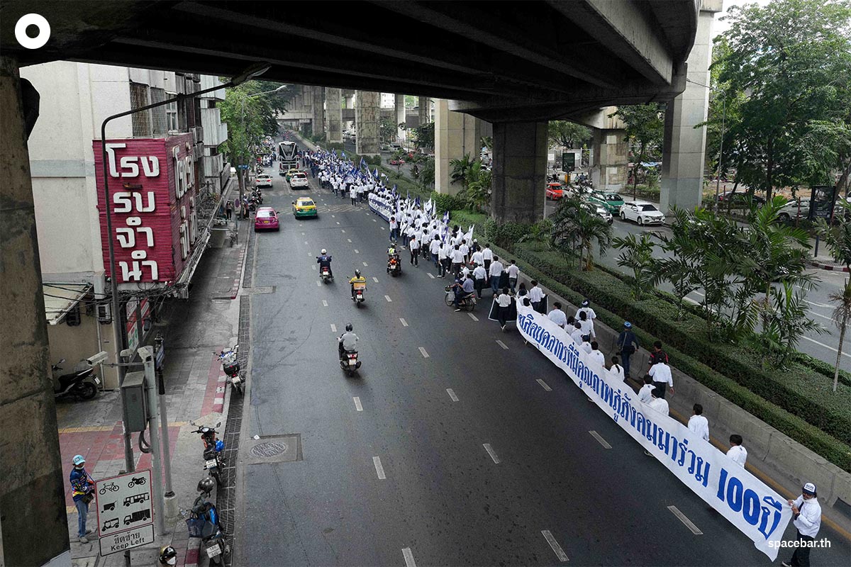 Uthen_Thawai_joins_forces_March_protesting_the_move_of_the_campus_area_SPACEBAR_Photo10_382ee5ca8c.jpg
