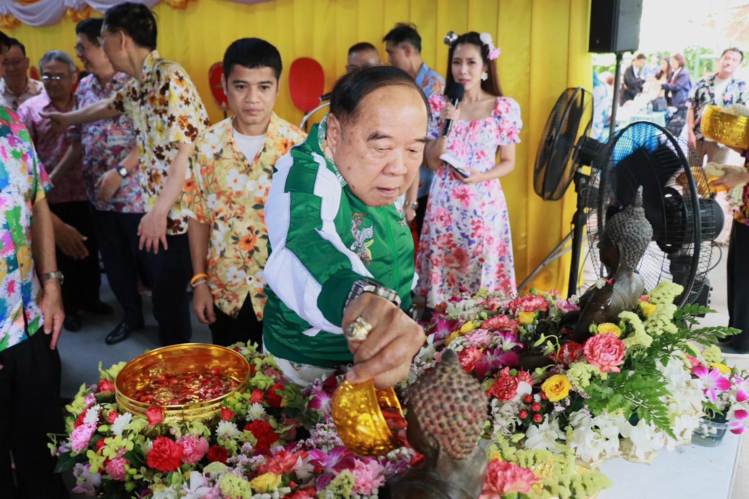 Watering_Songkran_Prawit_SPACEBAR_Hero_6982e3f430.jpg