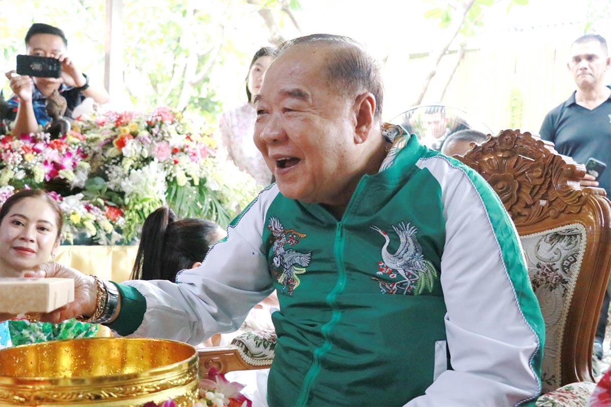 Watering_Songkran_Prawit_SPACEBAR_Photo01_5fb1266eb0.jpg