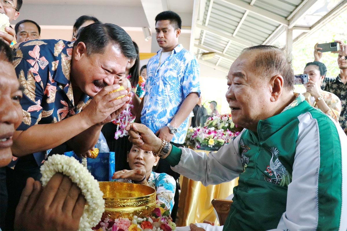 Watering_Songkran_Prawit_SPACEBAR_Photo02_7244aa92b2.jpg