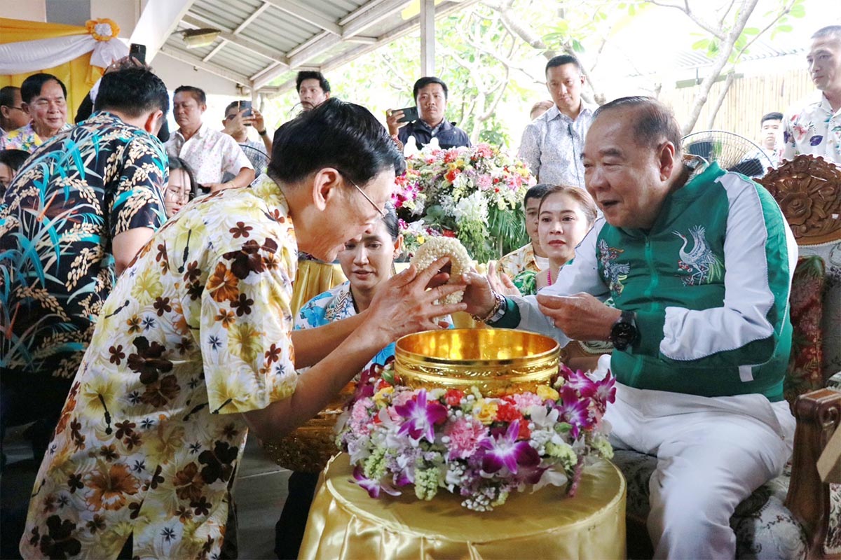 Watering_Songkran_Prawit_SPACEBAR_Photo03_d8ee79d64f.jpg