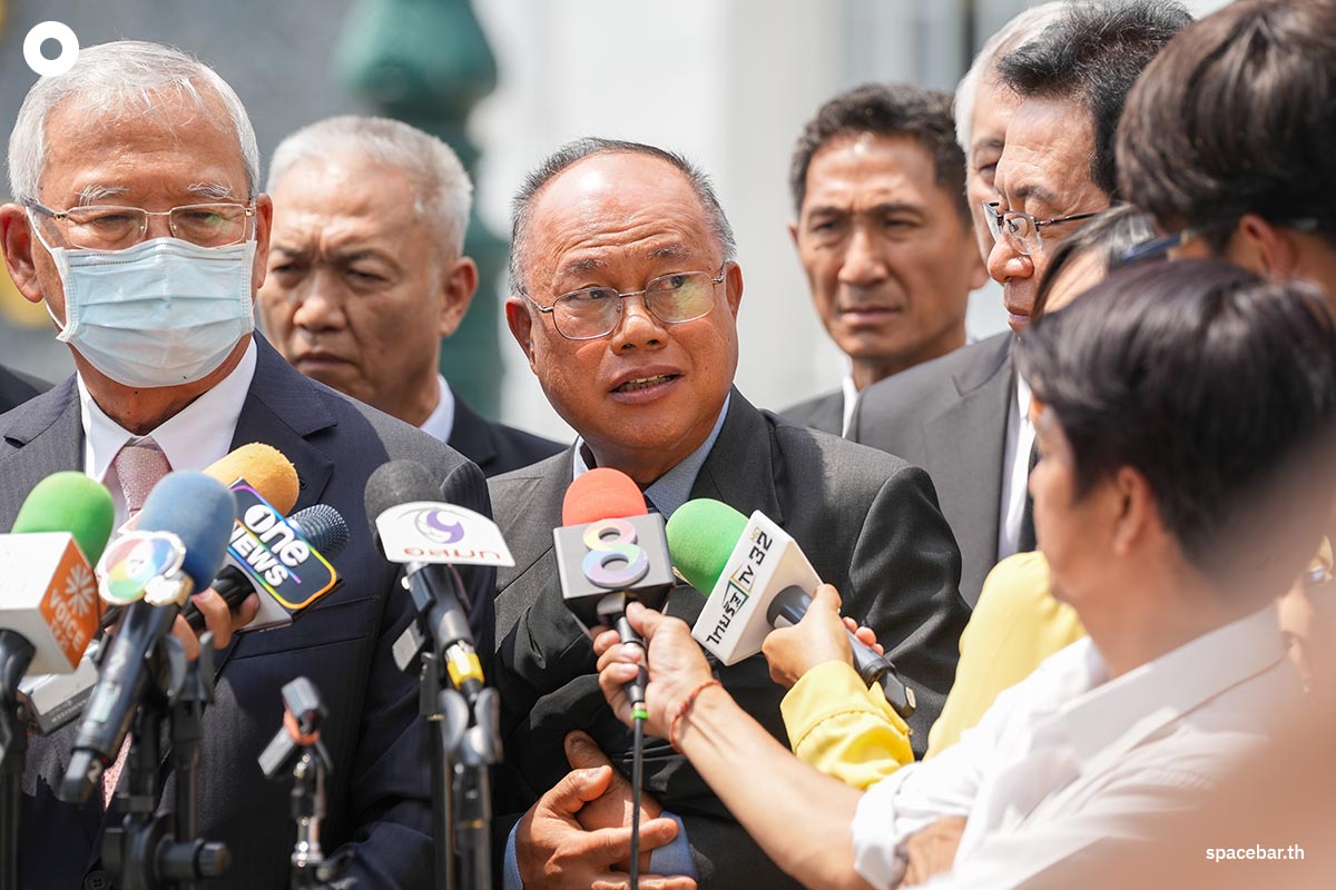 Yingluck_Supreme_Court_Road_Show_SPACEBAR_Photo01_518c4d93c7.jpg