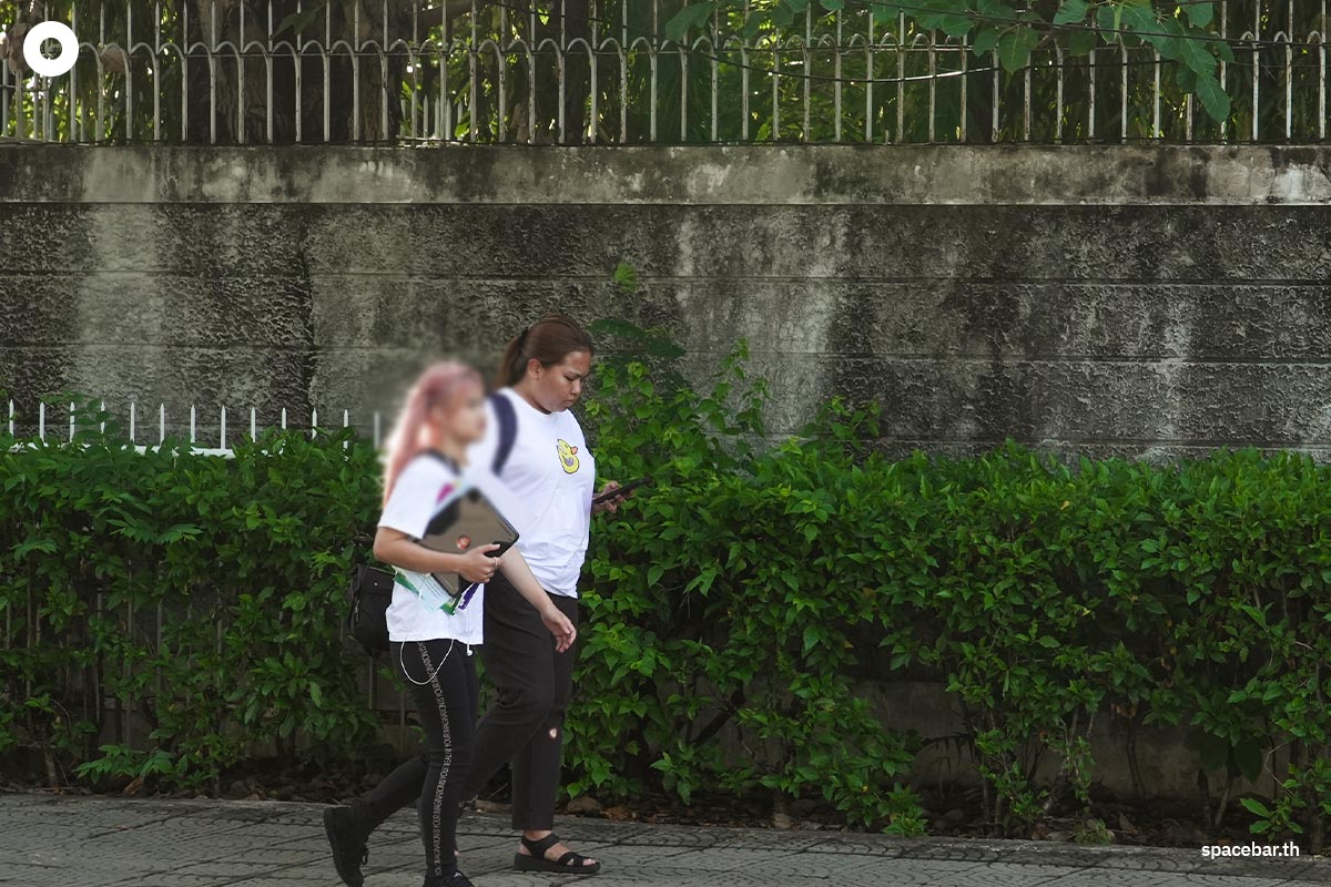 Yok_still_dressed_as_private_to_attend_school_SPACEBAR_Photo03_232a9b9947.jpeg