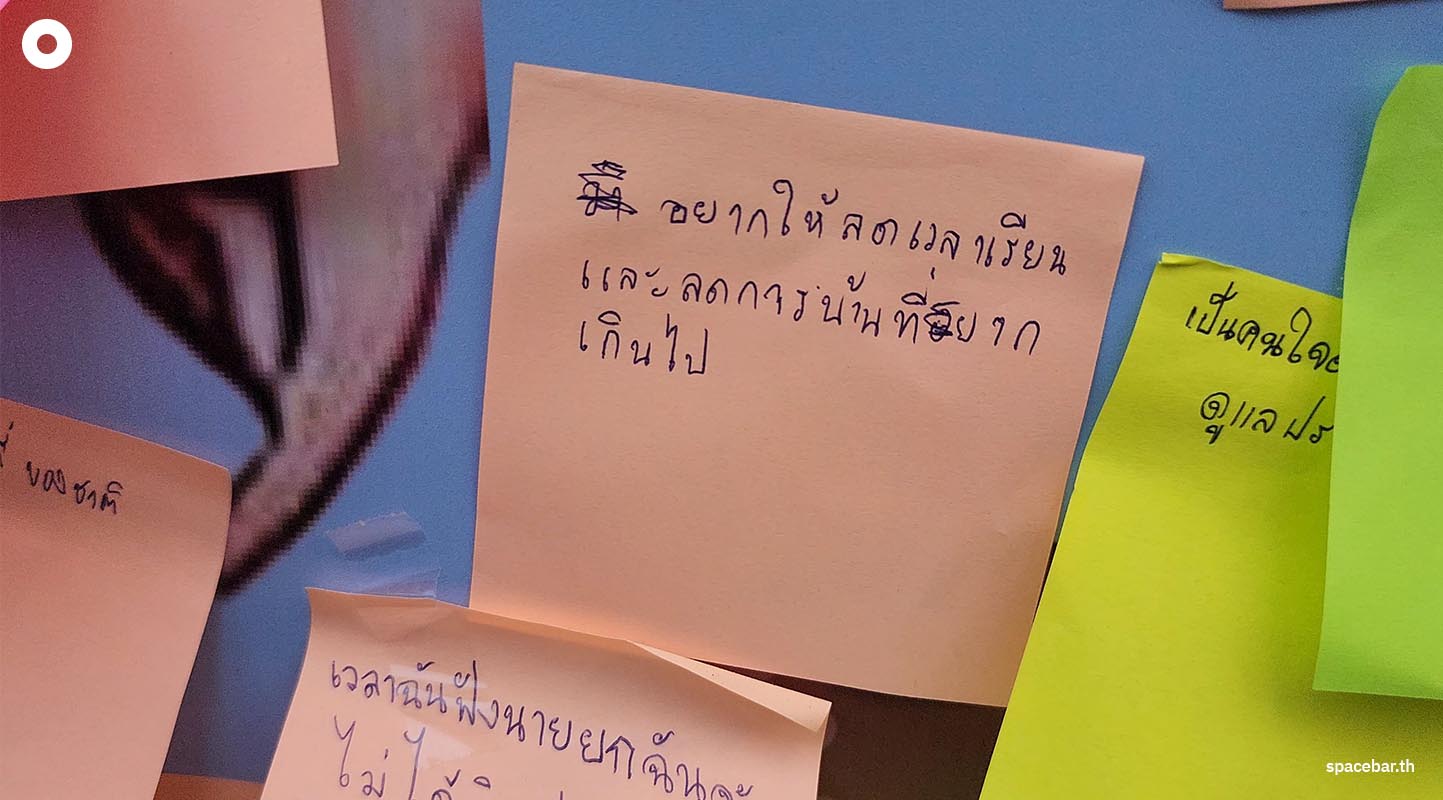 children_put_up_post_it_notes_call_for_PM_s_campaign_policy_SPACEBAR_Photo01_614ec7a841.jpg