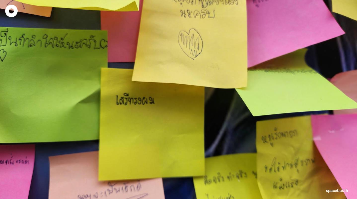 children_put_up_post_it_notes_call_for_PM_s_campaign_policy_SPACEBAR_Photo02_ff52e37319.jpg