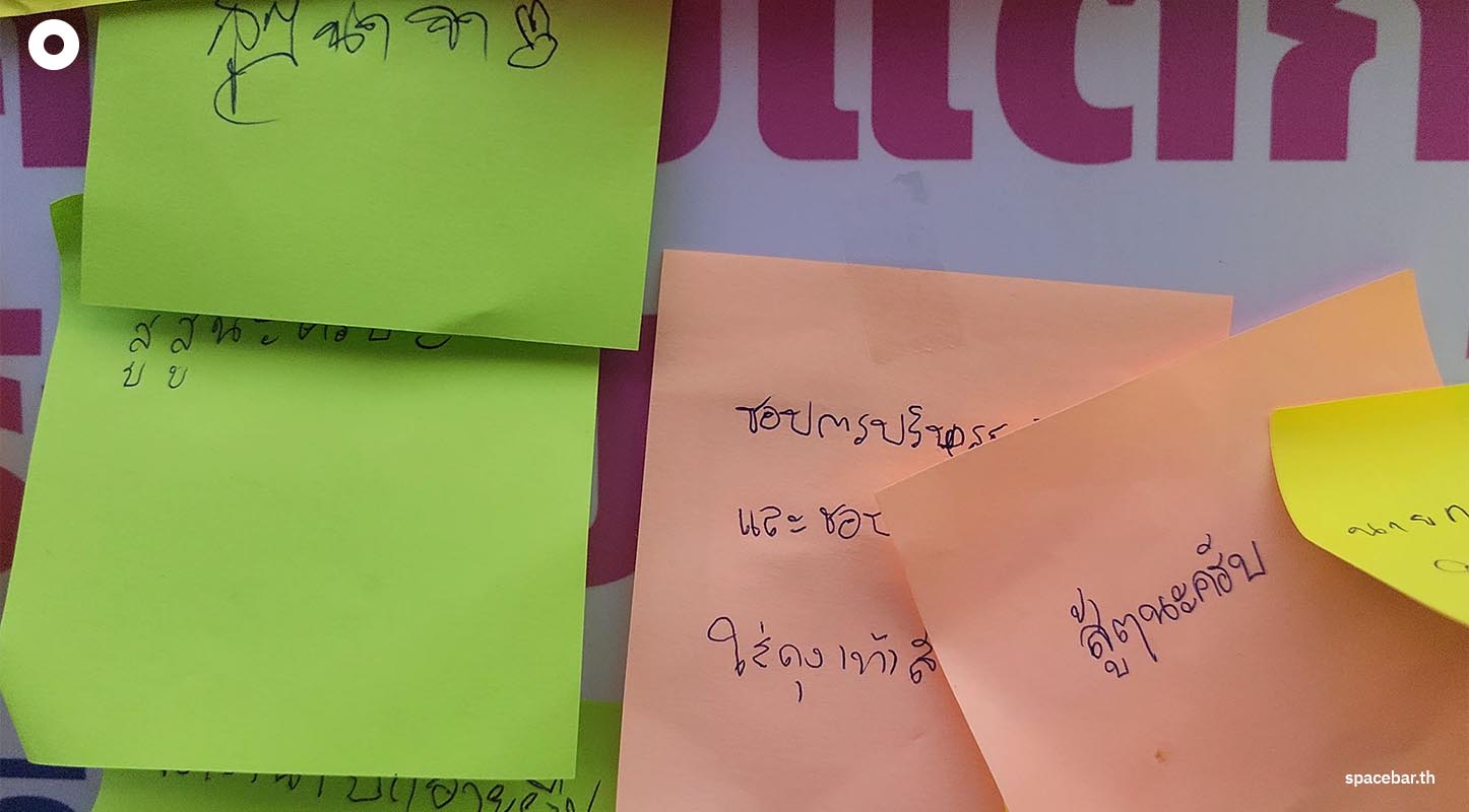 children_put_up_post_it_notes_call_for_PM_s_campaign_policy_SPACEBAR_Photo03_1436abb730.jpg