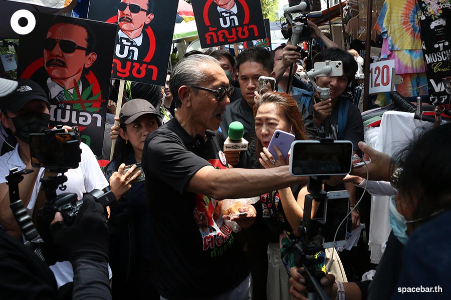 chuwit_campaign_against_marijuana_corruption_SPACEBAR_Photo01_28664962c6.jpeg