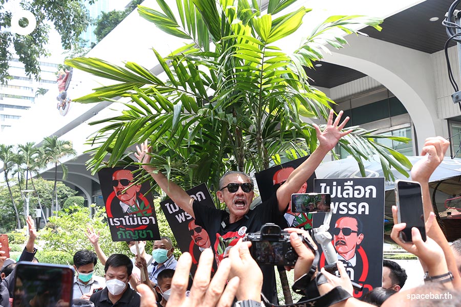 chuwit_campaign_against_marijuana_corruption_SPACEBAR_Photo04_b7e3e0db8f.jpeg