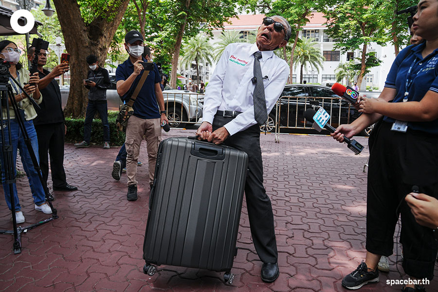 chuwit_surachate_hakparn_buy_votes_election_thailand_2023_SPACEBAR_Photo03_c99d9b09ba.jpeg