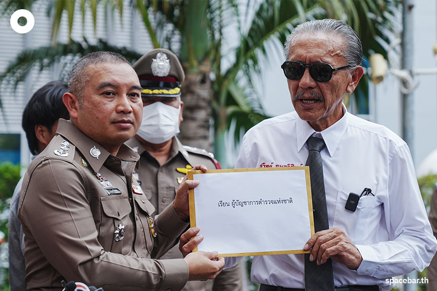chuwit_surachate_hakparn_buy_votes_election_thailand_2023_SPACEBAR_Photo04_cf3ef09ac1.jpeg