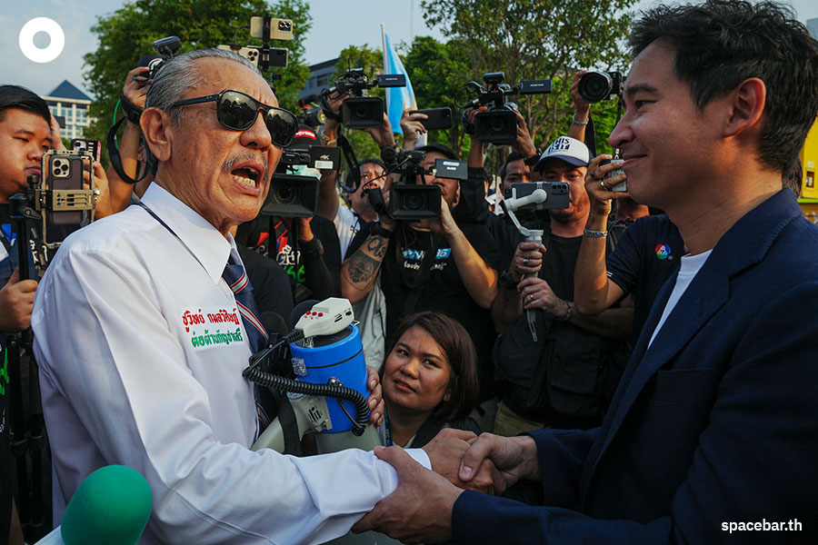 chuwit_went_to_follow_the_recruitment_atmosphere_List_of_M_Ps_SPACEBAR_Photo05_a34022014c.jpeg
