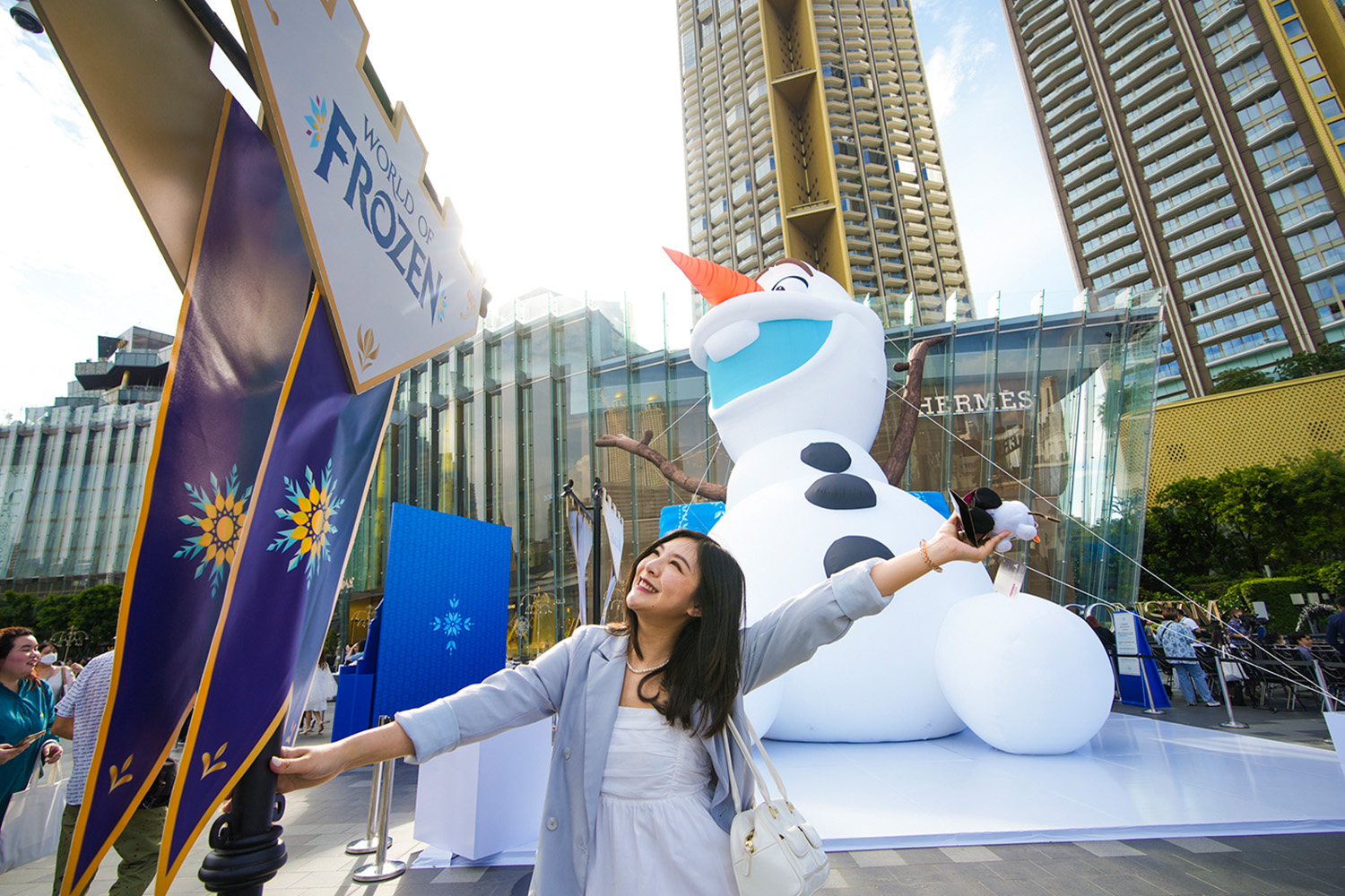 disneyland_world_of_frozen_olaf_iconsiam_SPACEBAR_Hero_75c0ec9a66.jpg