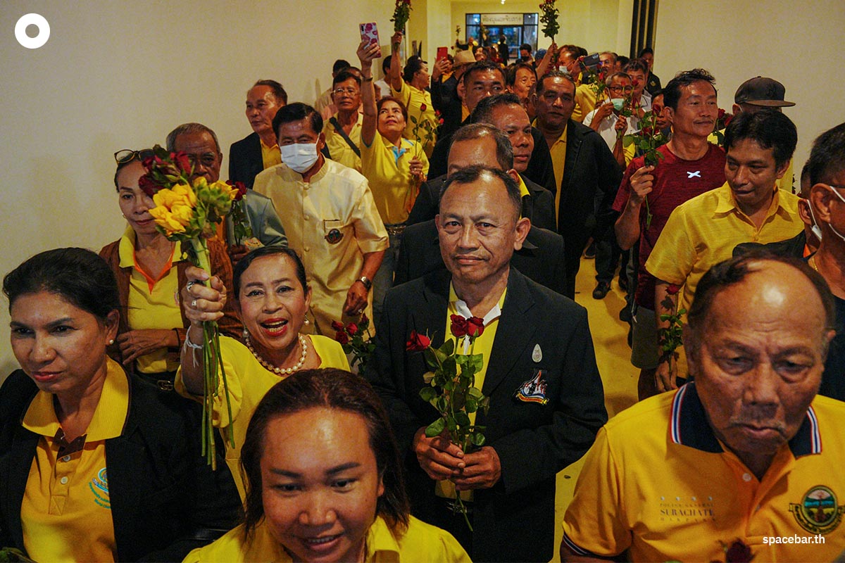 group_of_people_from_the_southern_region_cheered_on_surachet_SPACEBAR_Photo09_02f0437d92.jpg