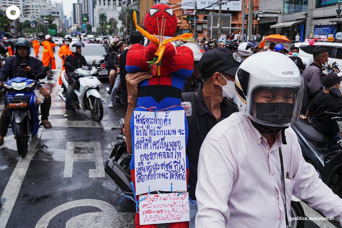 new_generation_mob_towards_the_Pheu_Thai_Party_SPACEBAR_Photo04_fc351b1377.jpeg