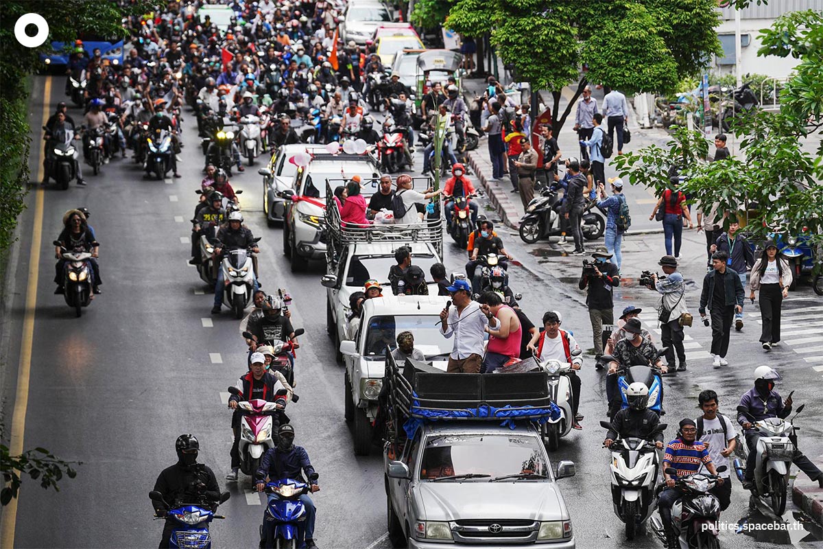 new_generation_mob_towards_the_Pheu_Thai_Party_SPACEBAR_Photo05_98b2c89793.jpeg