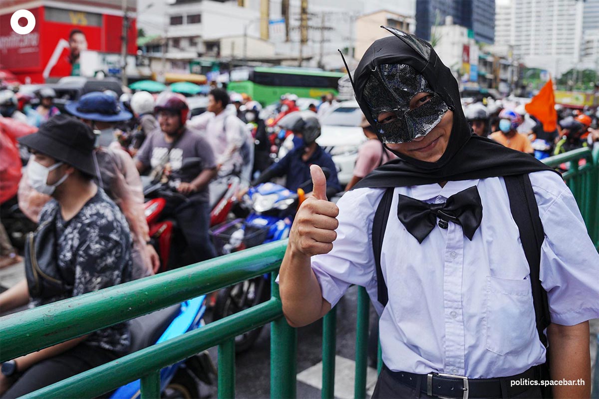 new_generation_mob_towards_the_Pheu_Thai_Party_SPACEBAR_Photo07_f927dcd785.jpeg