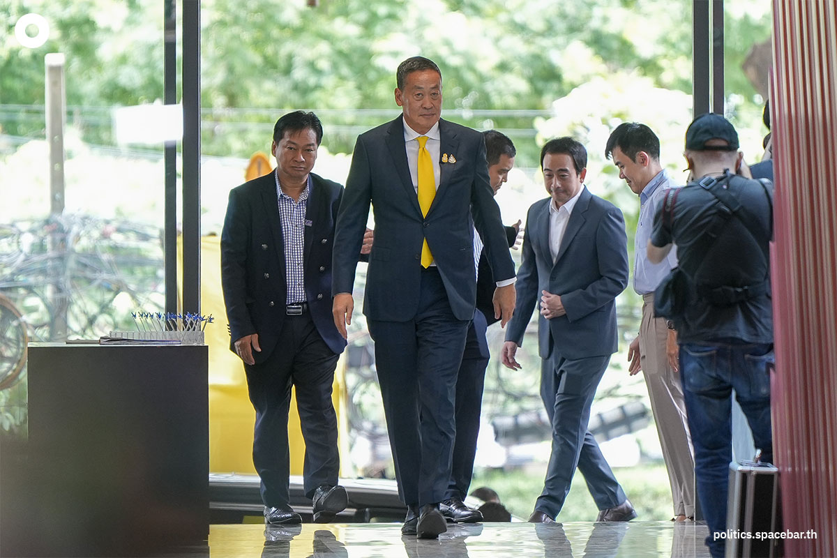new_prime_minister_srettha_meets_gen_prayut_SPACEBAR_Photo02_9174dc31c7.jpeg