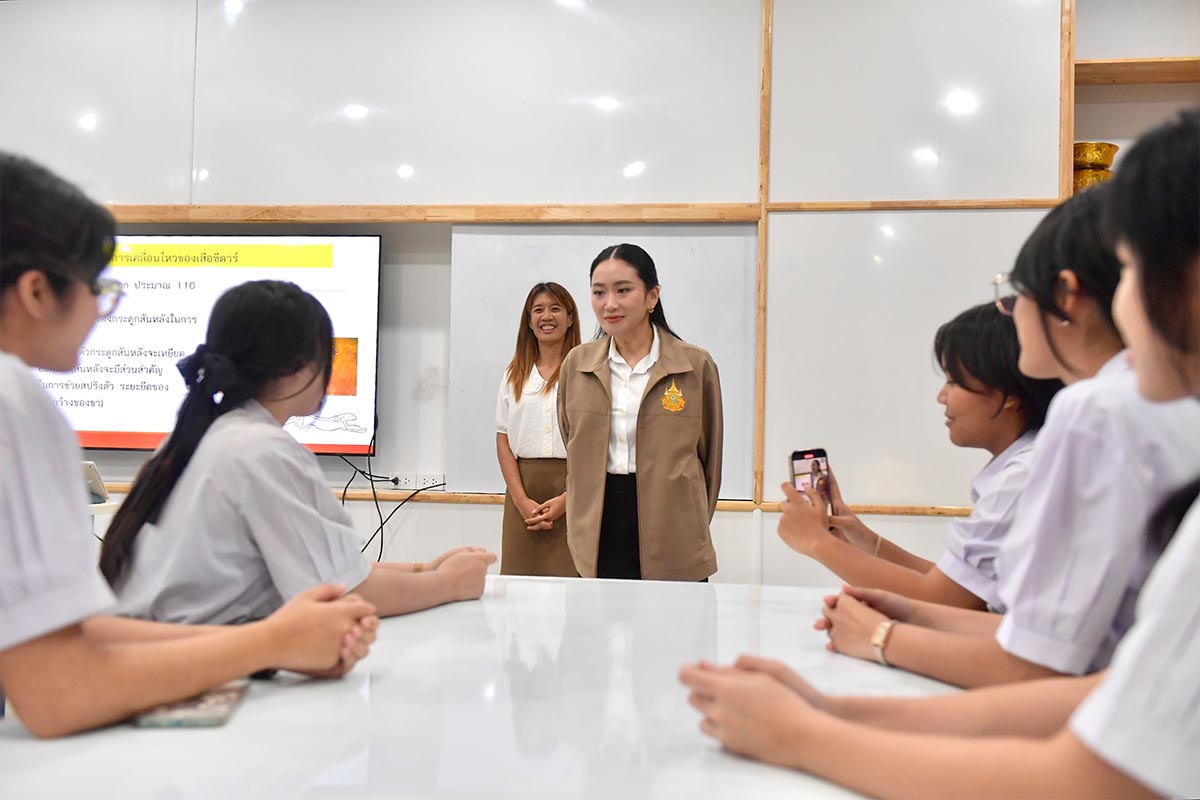 PhotoStory-‘แพทองธาร’ เยี่ยมชมการเรียนการสอนโรงเรียนอรัญประเทศ จ.สระแก้ว