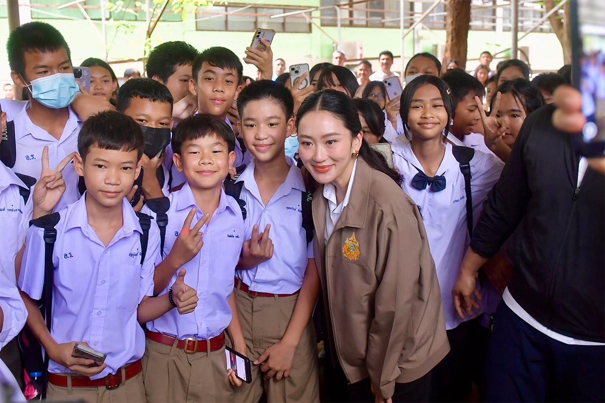 PhotoStory-‘แพทองธาร’ ร่วมถ่ายรูปกับเด็กๆ อย่างเป็นกันเอง