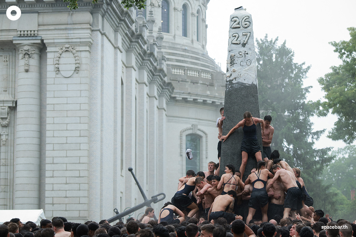 photo-story-naval-academy-freshmen-complete-herndon-monument-climb-SPACEBAR-Photo03.jpg