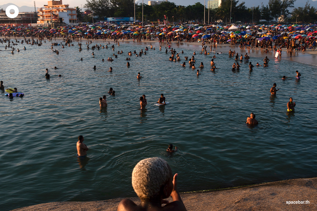 photo_story_brazil_heat_wave_enjoy_Recreio_dos_Bandeirantes_SPACEBAR_Photo05_5dac3eff44.jpg