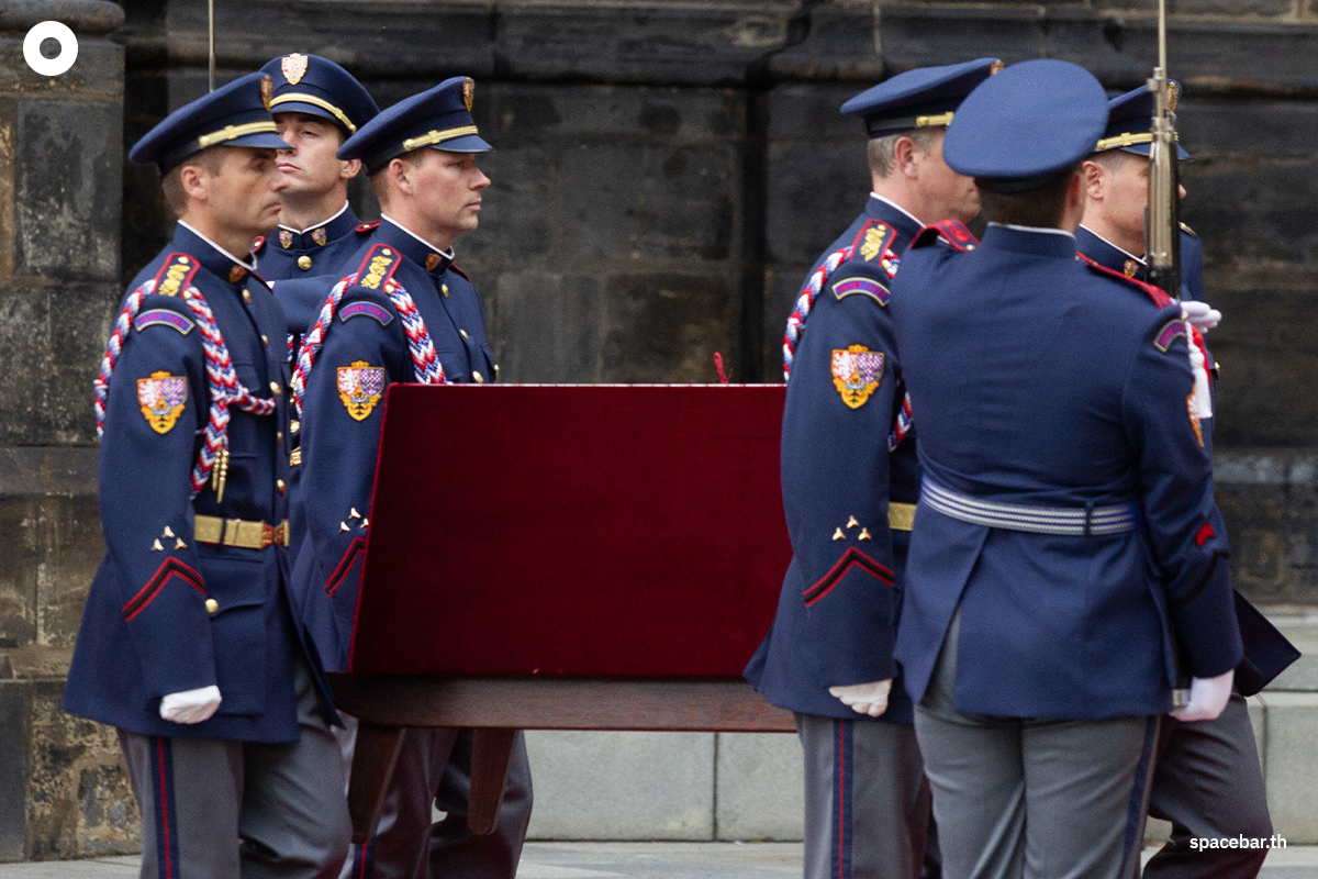 photo_story_czech_jewels_crown_of_saint_wenceslas_bohemian_SPACEBAR_Photo07_768c591f2b.png