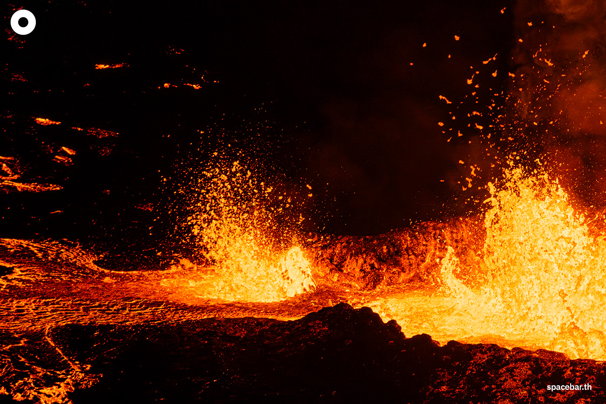 photo_story_iceland_volcano_eruption_SPACEBAR_Photo02_a2d4bf7d6e.jpg