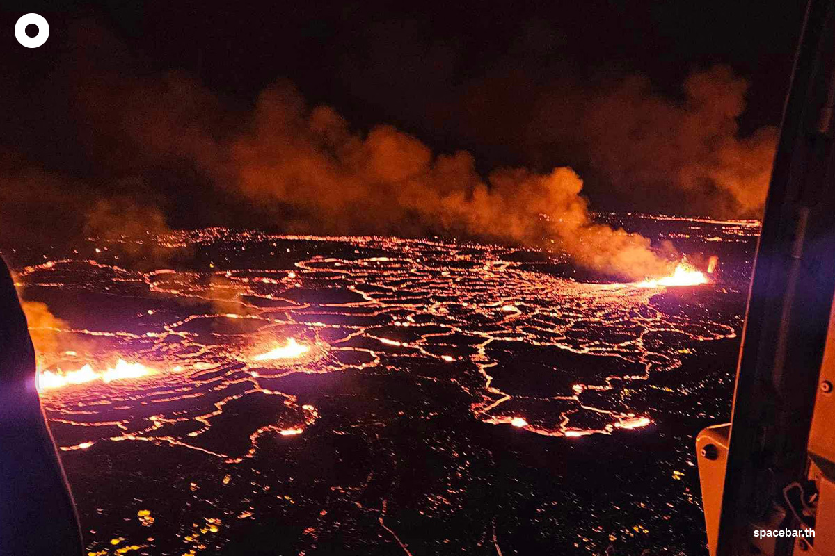 photo_story_iceland_volcano_eruption_SPACEBAR_Photo03_a0362f8e65.jpg
