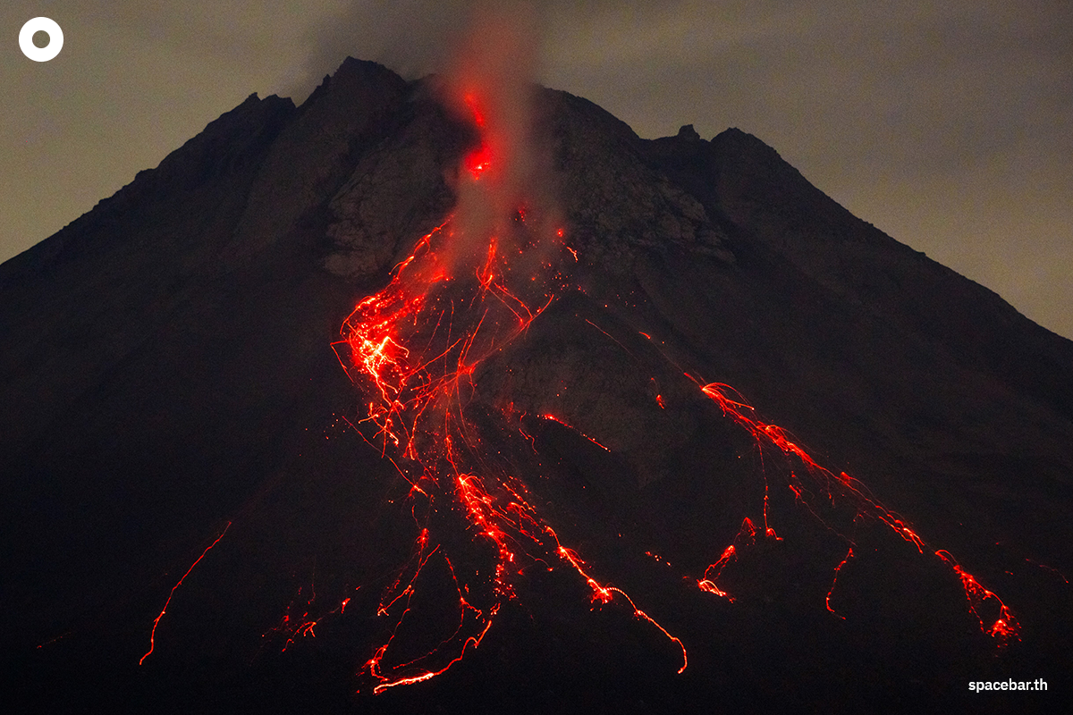 photo_story_mount_merapi_spews_lava_during_eruption_SPACEBAR_Photo05_50a5d12d49.png