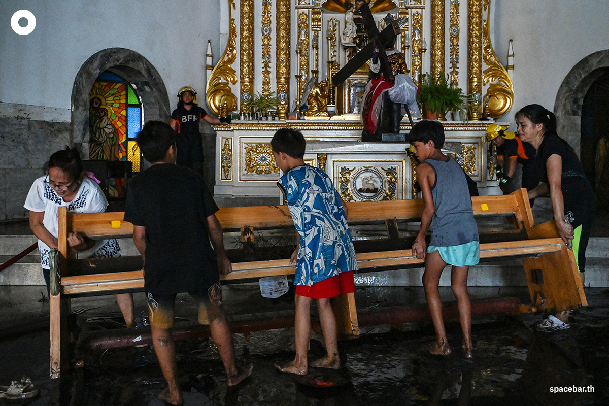 photo_story_philippines_weather_typhoon_gaemi_flooded_SPACEBAR_Photo07_fa700dc71c.jpg